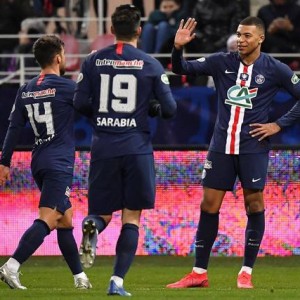  巴黎圣日耳曼报价英超铁卫遭拒绝  