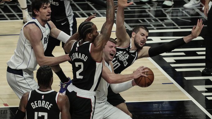  爱德华兹36分森林狼爆冷赢  