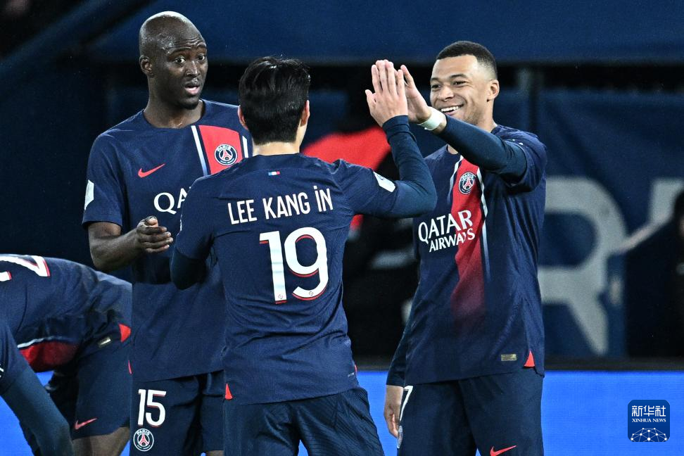  法甲榜首大战巴黎圣日耳曼险胜摩纳哥